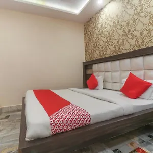 hotel-arya.hotels-varanasi.com/